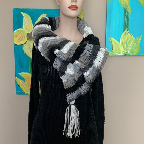 Womens crochet scarf - Picture 1 of 8